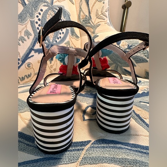 Betsey Johnson Andy Dress Heel.  Size 7 - Picture 5 of 8